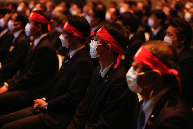 &copy; Reuters. Members of the workers' union UA Zensen watch a video, during a kick-off rally for the annual "shunto" wage negotiations, in Tokyo, Japan March 9, 2023. REUTERS/Androniki Christodoulou/File Photo