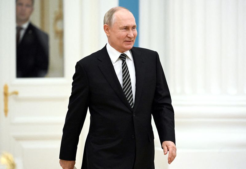 &copy; Reuters. الرئيس الروسي فلاديمير بوتين في أثناء اجتماع في موسكو. صورة لرويترز من وكالة سبوتنيك الروسية للأنباء. 