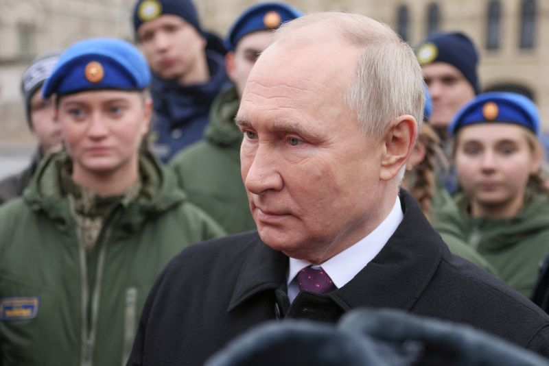 &copy; Reuters. ロシアのプーチン大統領は２０２４年３月の大統領選に出馬することを決めた。関係筋６人がロイターに明らかにした。４日の代表撮影。（2023年　ロイター）
