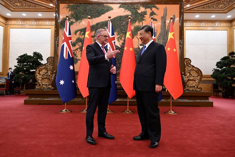 &copy; Reuters. Le Premier ministre australien Anthony Albanese rencontre le président chinois Xi Jinping au Grand Palais du Peuple, à Pékin. /Photo prise le 6 novembre 2023/REUTERS/AAP Image/Lukas Coch