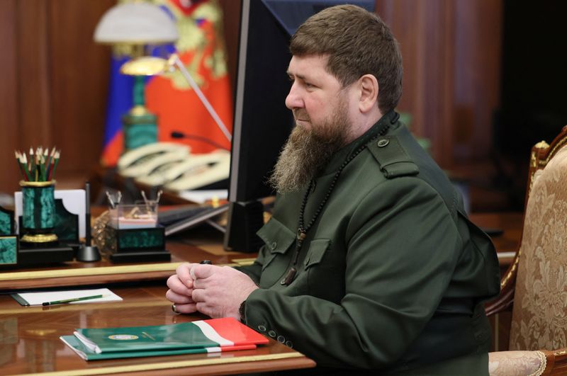 &copy; Reuters. الزعيم الشيشاني رمان قديروف خلال حضوره اجتماعا مع الرئيس الروسي فلاديمير بوتين (ليس في الصورة) في موسكو يوم 28 سبتمبر أيلول 2023. صورة لرويترز م