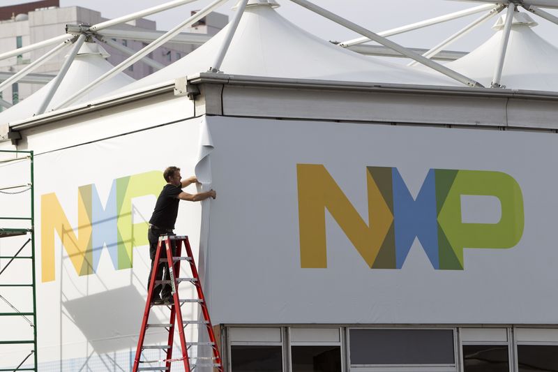 &copy; Reuters. A man works on a tent for NXP Semiconductors in preparation for the 2015 International Consumer Electronics Show (CES) at Las Vegas Convention Center in Las Vegas, Nevada, U.S. on January 4, 2015.   REUTERS/Steve Marcus/File Photo