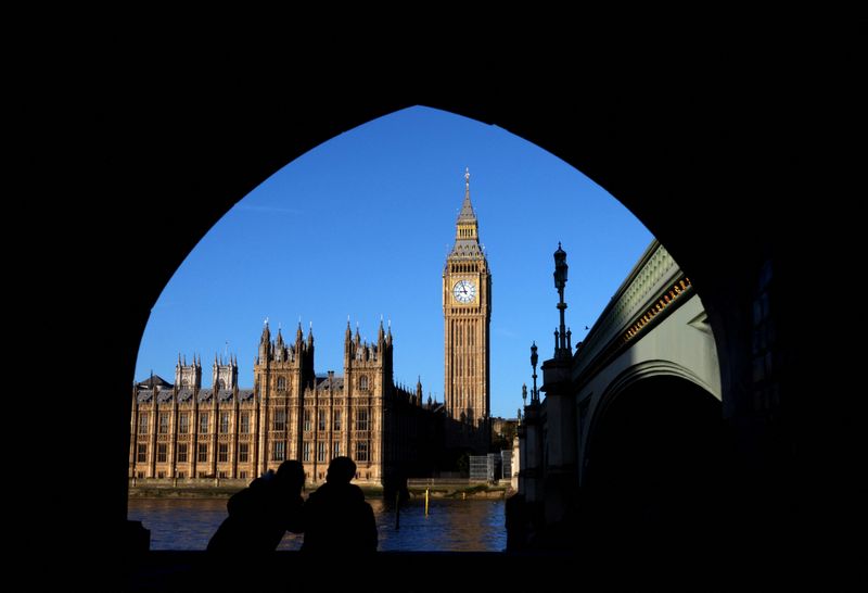 &copy; Reuters. People look towards Big Ben and the Houses of Parliament, where Britain's King Charles III will set out the government's forthcoming legislative plans in a speech on Tuesday, in London, Britain, November 6, 2023. REUTERS/Toby Melville