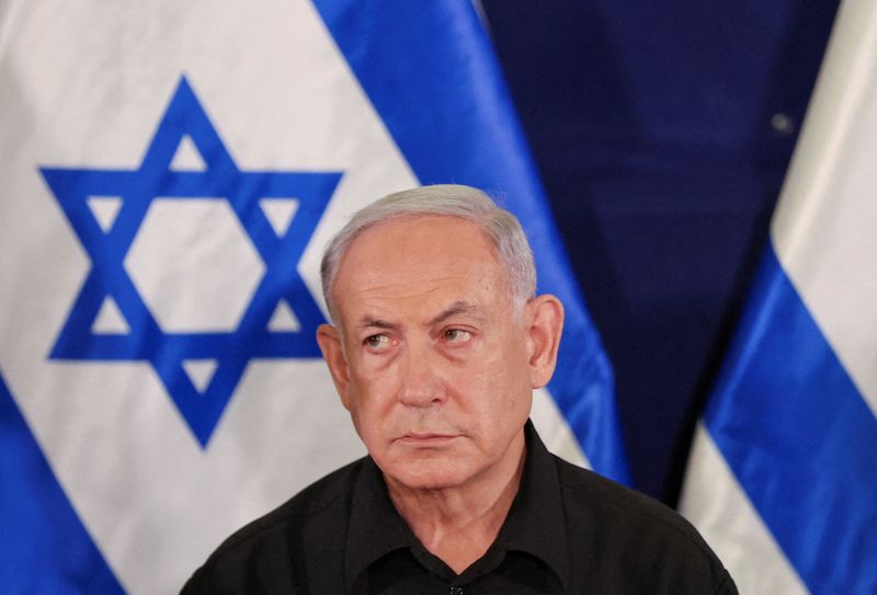 &copy; Reuters. رئيس الوزراء الإسرائيلي بنيامين نتنياهو خلال مؤتمر صحفي داخل قاعدة عسكرية في تل أبيب في يوم 28 أكتوبر تشرين الأول 2023 . صورة لرويترز من ممثل لو