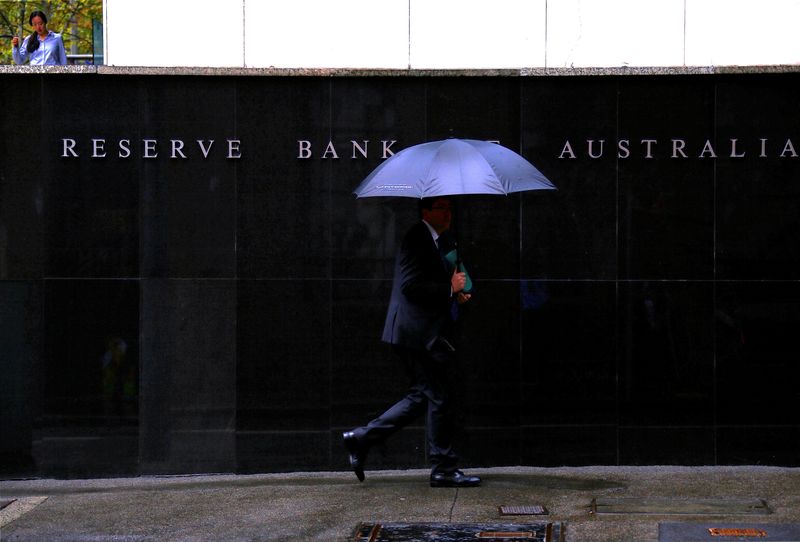 &copy; Reuters. Pedestrians walk past the Reserve Bank of Australia building in central Sydney, Australia, March 7, 2017.     REUTERS/David Gray/File Photo