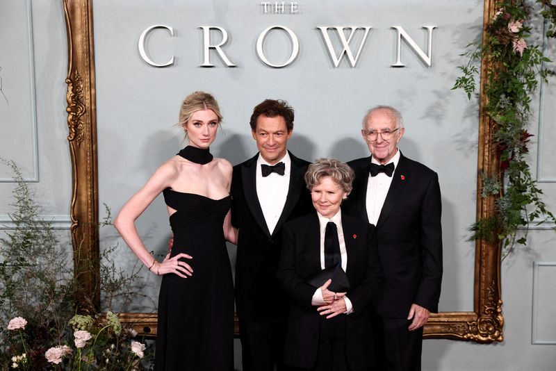&copy; Reuters. FILE PHOTO: Cast members Elizabeth Debicki, Dominic West, Imelda Staunton and Jonathan Pryce attend the premiere for the TV series The Crown Season 5 in London, Britain, November 8, 2022. REUTERS/Henry Nicholls/File Photo