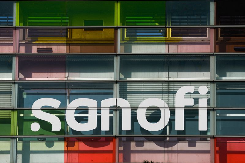 &copy; Reuters. The logo of French drugmaker Sanofi is seen a the Sanofi Genzyme Polyclonals in Lyon, France, September 30, 2023. REUTERS/Gonzalo Fuentes/File Photo