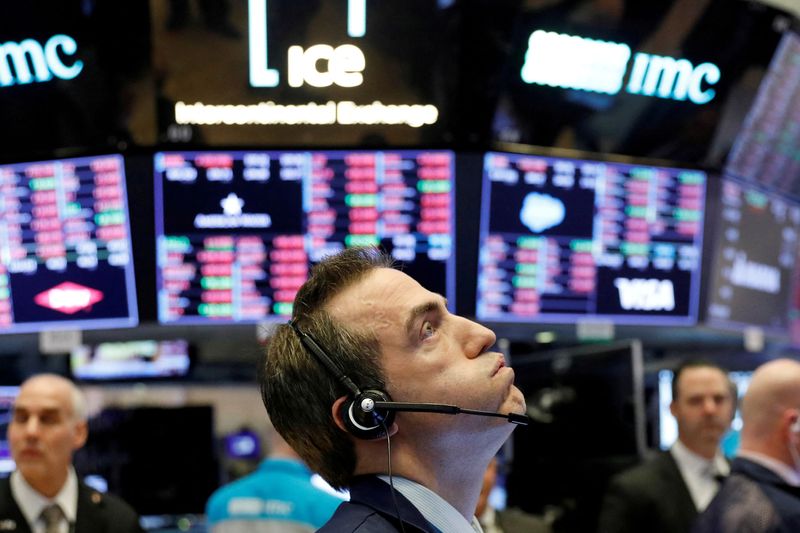 © Reuters. FILE PHOTO: A trader works on the floor of the New York Stock Exchange shortly before the closing bell as the market takes a significant dip in New York, U.S., February 25, 2020.  REUTERS/Lucas Jackson/File Photo