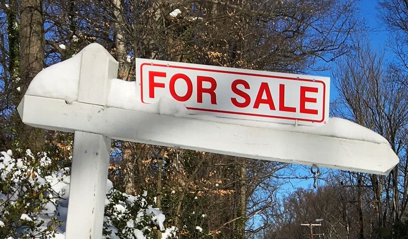 &copy; Reuters. FILE PHOTO: A house-for-sale sign is seen inside the Washington DC Beltway in Annandale, Virginia January 24, 2016.   REUTERS/Hyungwon Kang/Files/File Photo