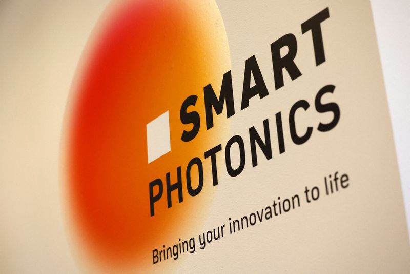 &copy; Reuters. The logo of Smart Photonics is seen at their headquarters in Eindhoven, Netherlands, November 7, 2023. REUTERS/Piroschka van de Wouw