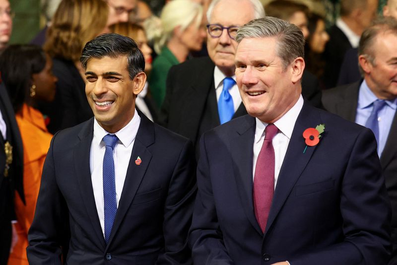&copy; Reuters. British Prime Minister Rishi Sunak and Labour Party leader Keir Starmer react on the day of the State Opening of Parliament, at the Houses of Parliament, in London, Britain November 7, 2023. REUTERS/Hannah McKay/Pool