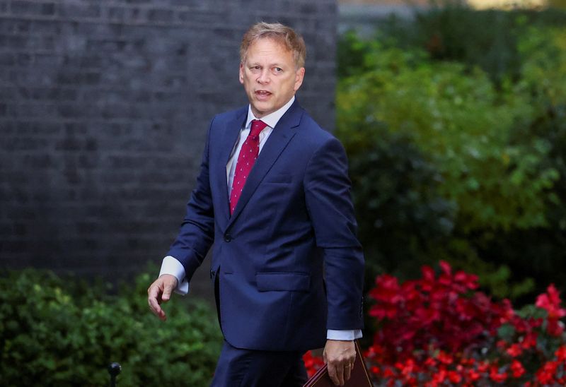 &copy; Reuters. British Secretary of State for Defence Grant Shapps walks outside Number 10 Downing Street, in London, Britain, October 24, 2023. REUTERS/Hannah McKay