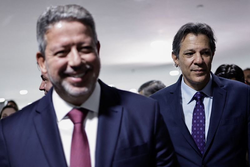 © Reuters. Presidente da Câmara, Arthur Lira, e ministro da Fazenda, Fernando Haddad, no Palácio do Planalto
18/04/2023
REUTERS/Ueslei Marcelino