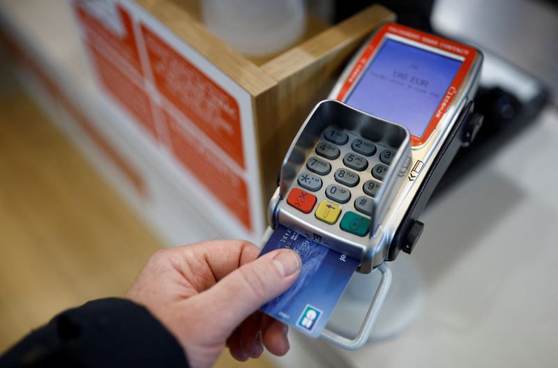 &copy; Reuters. A credit card is used on a payment terminal at a shop near Nantes, France, in this illustration picture taken November 6, 2023. REUTERS/Stephane Mahe/File Photo