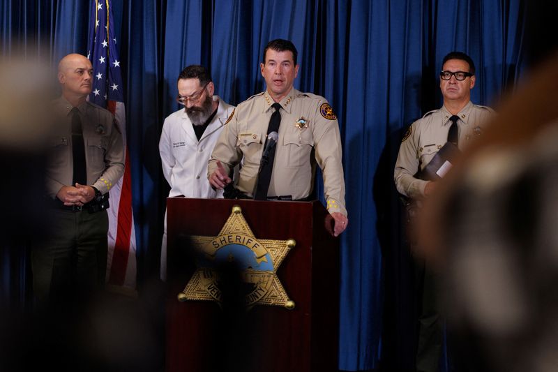 &copy; Reuters. Ventura County Sheriff Jim Fryhoff speaks next to Ventura County Chief Medical Examiner Chris R. Young during a press conference regarding the recent death of a pro-Israeli protester that occurred in the city of Thousand Oaks on 11/05/23, during simultane