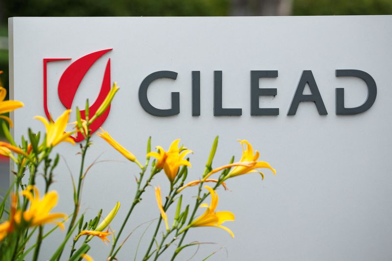 &copy; Reuters. FILE PHOTO: Gilead Sciences Inc pharmaceutical company is seen in Oceanside, California, U.S., April 29, 2020. REUTERS/Mike Blake/File Photo