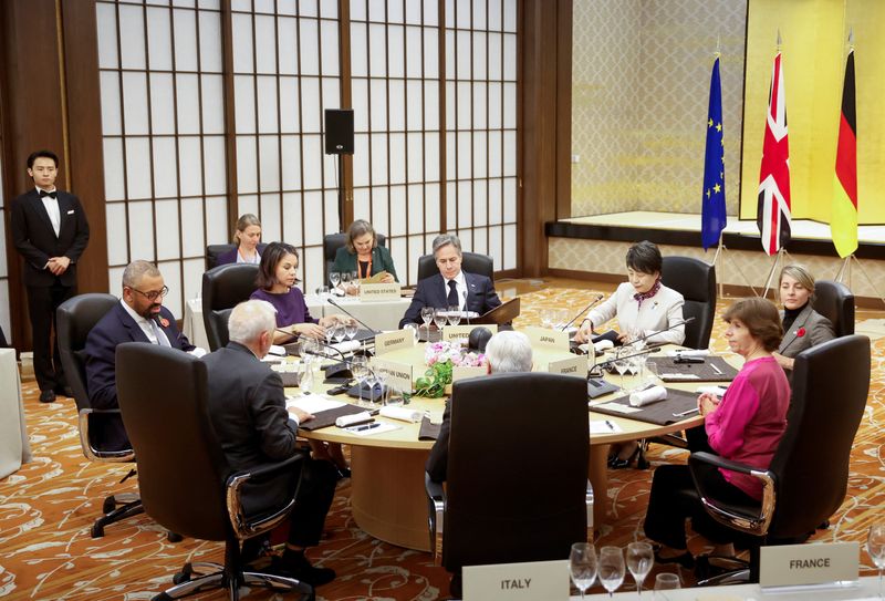 &copy; Reuters. وزراء خارجية دول مجموعة السبع وجوزيب بوريل مسؤول السياسة الخارجية بالاتحاد الأوروبي يحضرون عشاء عمل خلال اجتماعهم في طوكيو باليابان يوم ال