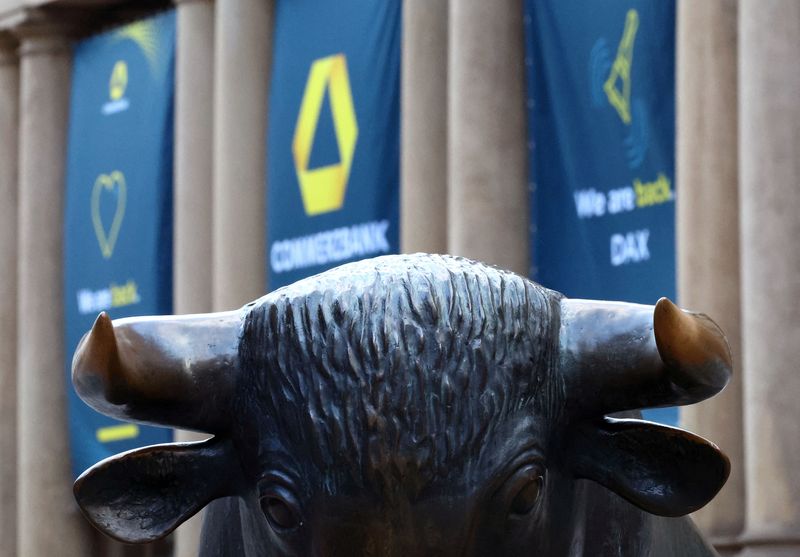 © Reuters. Flags, advertising the comeback of Germany's Commerzbank to Germany's share price index DAX are seen outside the stock exchange in Frankfurt, Germany, February 26, 2023.  REUTERS/Kai Pfaffenbach/File Photo