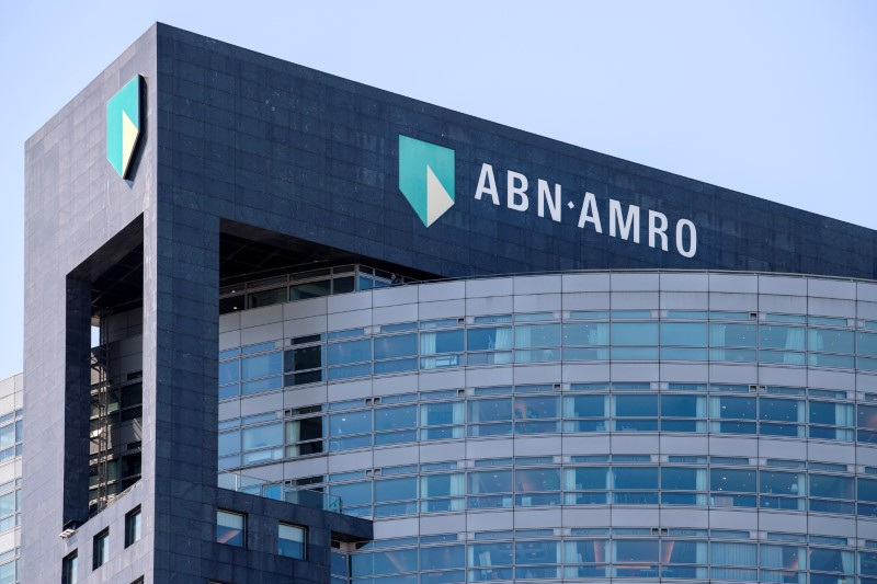 &copy; Reuters. FOTO DE ARCHIVO: El logotipo del banco ABN AMRO en su sede en Ámsterdam, Países Bajos, el 14 de mayo de 2019. REUTERS/Piroschka van de Wouw