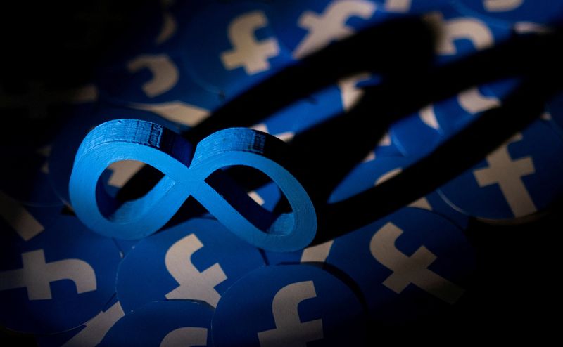 &copy; Reuters. FILE PHOTO: Meta and Facebook logos are seen in this illustration taken February 15, 2022. REUTERS/Dado Ruvic/Illustration/File Photo