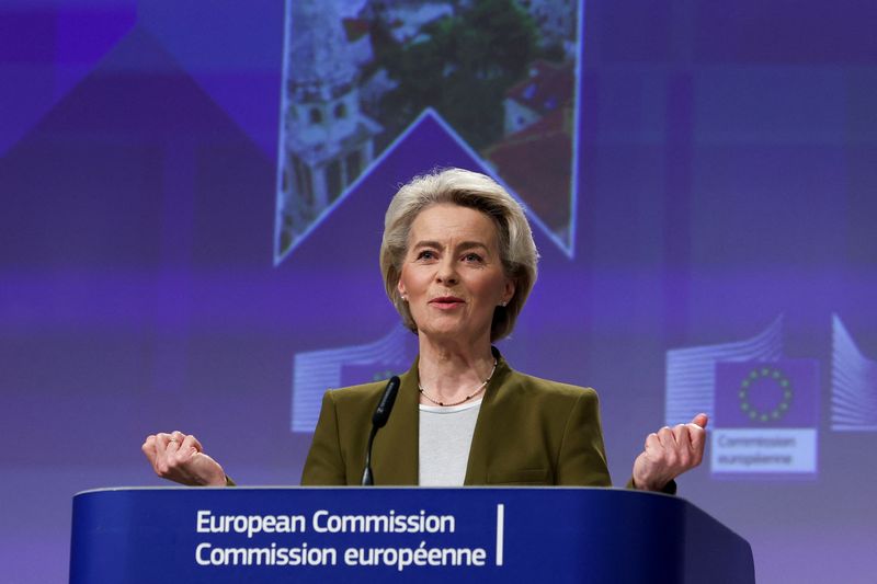 &copy; Reuters. أورسولا فون دير لاين رئيسة المفوضية الأوروبية خلالمؤتمر صحفي في بروكسل ببلجيكا يوم الأربعاء. تصوير: إيف هيرمان - رويترز.