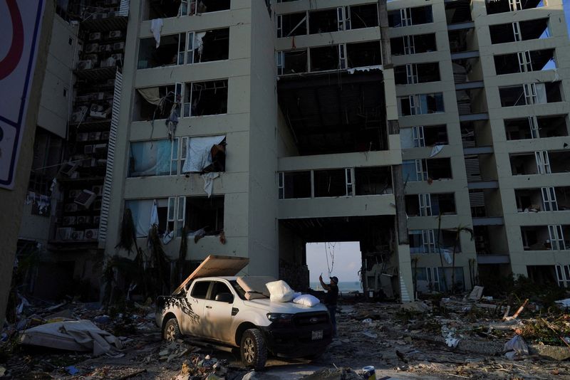 &copy; Reuters. Foto de archivo de los daños a un hotel tras el paso del huracán Otis por Acapulco
Oct 27, 2023. REUTERS/Alexandre Meneghini/ 