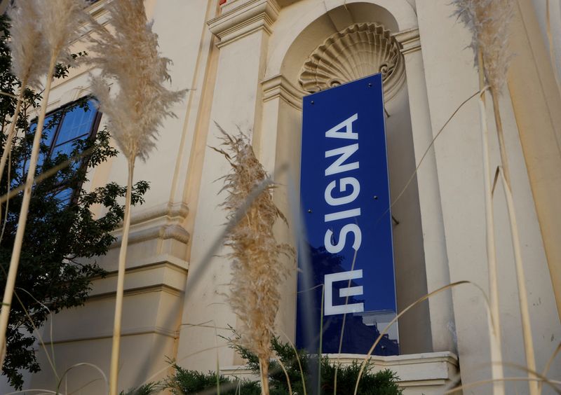 &copy; Reuters. A view of the sign of Signa Holding on their headquarters in Vienna, Austria, November 6, 2023. REUTERS/Leonhard Foeger/ File Photo