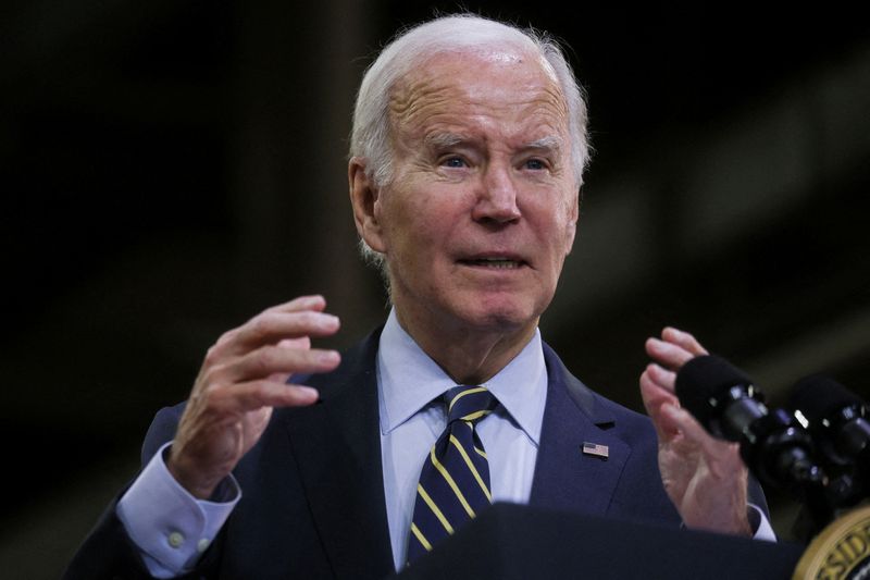 &copy; Reuters. FILE PHOTO: U.S. President Joe Biden delivers remarks on infrastructure during an event at the Amtrak maintenance facility in Bear, Delaware, U.S., November 6, 2023. REUTERS/Leah Millis/File Photo