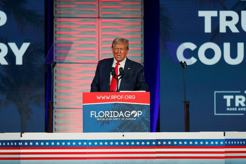 © Reuters. Former U.S. President and Presidential Republican candidate Donald Trump speaks to his supporters during the Florida Freedom Summit held at the Gaylord Palms Resort & Convention Center in Kissimmee, Florida, U.S., November 4, 2023.  REUTERS/Octavio Jones/File Photo