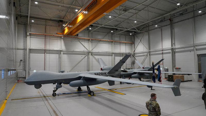 &copy; Reuters. Photo d'archives: Un drone MQ-9 Reaper de l'armée de l'air américaine dans un hangar de la base aérienne d'Amari, en Estonie. /Photo prise le 1er juillet 2020/REUTERS/Janis Laizans