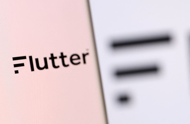 &copy; Reuters. FILE PHOTO: Flutter's logo is pictured on a smartphone in this illustration taken, December 4, 2021. REUTERS/Dado Ruvic/Illustration/File Photo