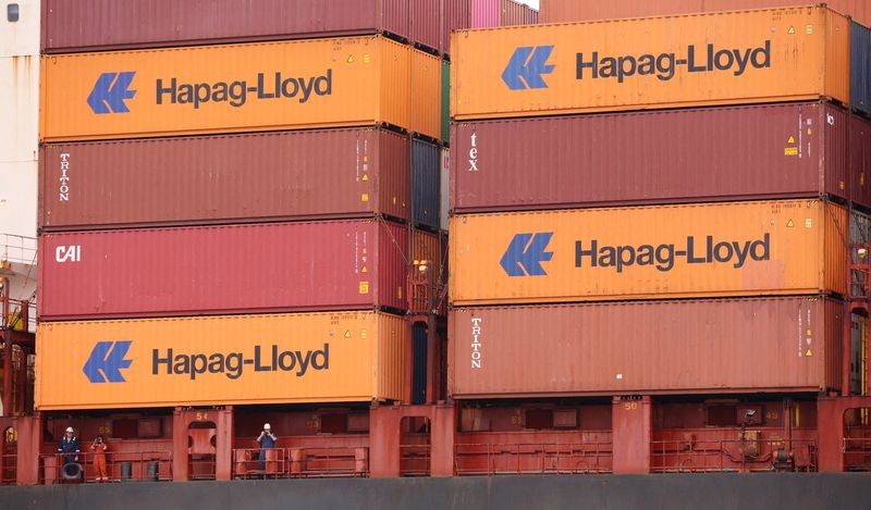 &copy; Reuters. FILE PHOTO: Containers are seen on the Hapag-Lloyd container ship Chacabuco at the HHLA Container Terminal Altenwerder on the River Elbe in Hamburg, Germany, March 31, 2023. REUTERS/Phil Noble/File Photo