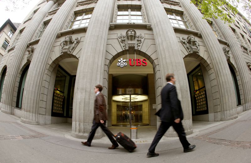 &copy; Reuters. スイスの金融大手ＵＢＳは８日、３月のクレディ・スイス救済合併後初となる「ＡＴ１債（その他Ｔｉｅｒ１債）」を起債し、３５億ドルを調達した。チューリヒで２０１３年撮影。（2023