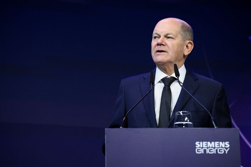 &copy; Reuters. German Chancellor Olaf Scholz delivers a speech on the day of the opening of an electrolysis gigafactory in Berlin, Germany November 8, 2023. REUTERS/Annegret Hilse
