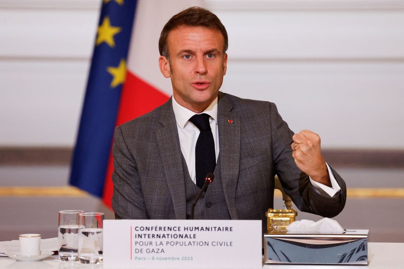 &copy; Reuters. Le président français Emmanuel Macron s'exprime lors d'une conférence à l'Elysée destinée à coordonner l'aide et à évaluer les moyens de soigner les blessés de l'enclave palestinienne de Gaza. /Photo prise le 9 novembre 2023/REUTERS/Ludovic Mari