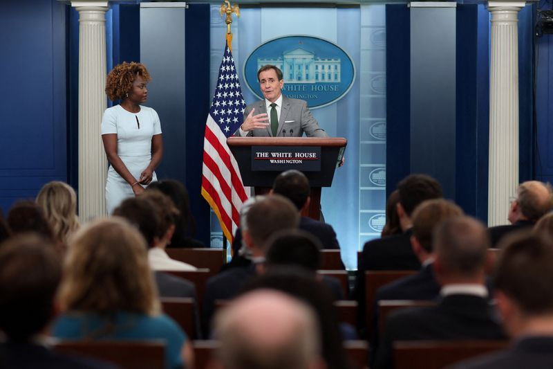 &copy; Reuters. جون كيربي المتحدث باسم البيت الأبيض يتحدث خلال مؤتمر صحفي في البيت الأبيض بواشنطن يوم الأربعاء. تصوير: ليا ميليس - رويترز.