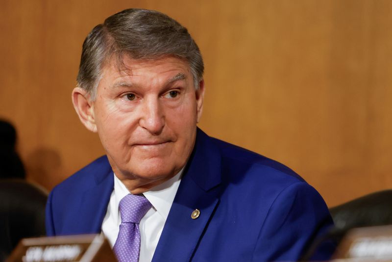 &copy; Reuters. U.S. Senator Joe Manchin (D-WV) looks on during a Senate Appropriations committee hearing as lawmakers in the U.S. Congress struggle to reach a deal to head off a looming partial government shutdown less than two weeks away on Capitol Hill in Washington, 