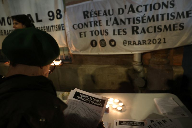 Teenager arrested in France after kicking a rabbi in Paris Metro