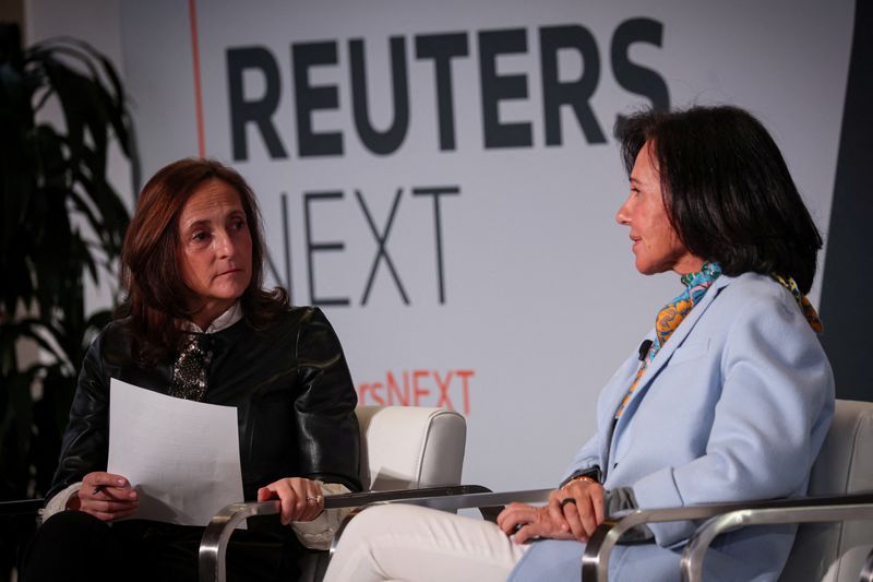 © Reuters. Reuters Editor-in-Chief Alessandra Galloni interviews Ana Botin, CEO of Santander, during the ReutersNEXT Newsmaker event in New York City, New York, U.S., November 9, 2023. REUTERS/Brendan McDermid