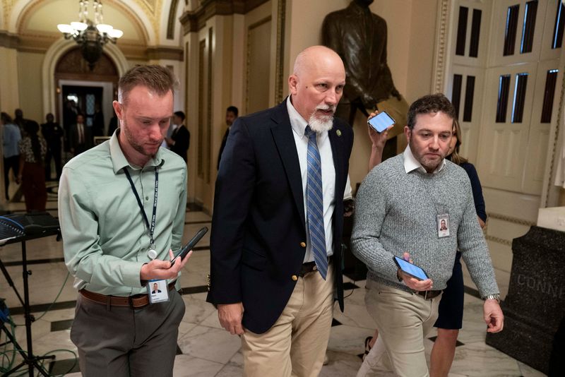 © Reuters. U.S. Representative Chip Roy (R-TX) speaks to reporters as lawmakers in the U.S. Congress struggle to reach a deal to head off a looming partial government shutdown less than two weeks away on Capitol Hill in Washington, U.S., November 9, 2023. REUTERS/Sarah Silbiger