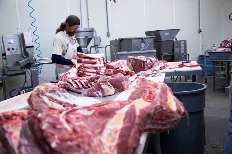 &copy; Reuters. FILE PHOTO: Employee cuts fresh beef meat into large pieces at the First Capitol Meat Processing plant in Corydon, Indiana U.S. January 31, 2022. REUTERS/Amira Karaoud