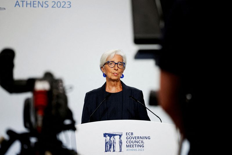 &copy; Reuters. Christine Lagarde, présidente de la Banque centrale européenne (BCE), lors d'un adresse aux journalistes à l'issue de la réunion de politique monétaire du Conseil des gouverneurs de la BCE, à Athènes, en Grèce. /Photo prise le 26 octobre 2023/REUT