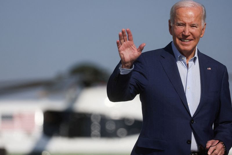 &copy; Reuters. U.S. President Joe Biden departs on travel to Chicago, Illinois, at Joint Base Andrews, Maryland, U.S., November 9, 2023. REUTERS/Leah Millis/File Photo