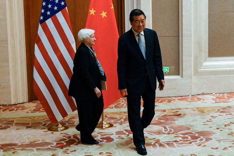 &copy; Reuters. イエレン米財務長官は中国の何立峰副首相と会談し、経済・金融安定・規制などを巡る問題について「意思疎通を強化」し、協力していくことで合意した。今年７月、北京で撮影（２０２３