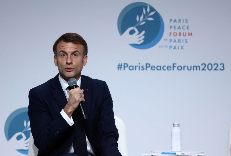 &copy; Reuters. الرئيس الفرنسي إيمانويل ماكرون يلقي كلمة لحفل افتتاح النسخة السادسة لمنتدى باريس للسلام بفرنسا يوم الجمعة. صورة لرويترز من ممثل لوكالات ال