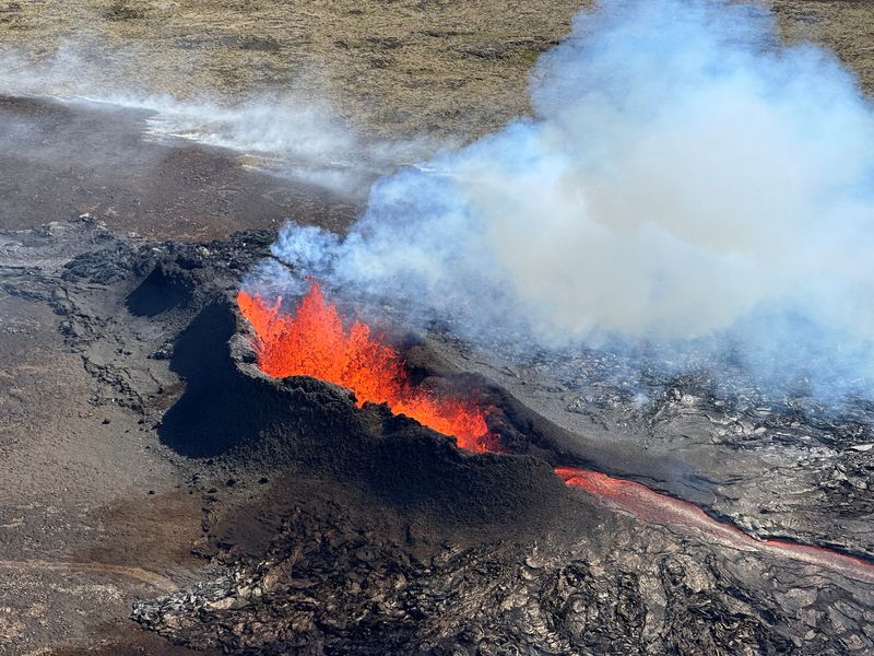 Iceland prepares for volcanic eruption in coming days