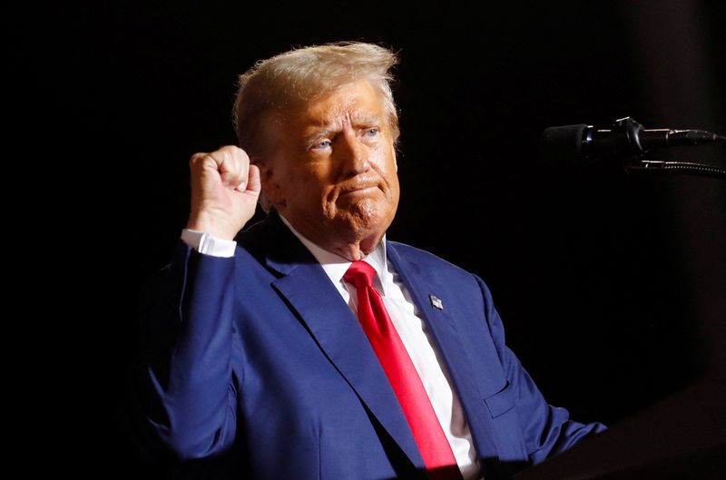 &copy; Reuters. FILE PHOTO: Republican presidential candidate and former U.S. President Donald Trump holds a campaign rally at Ted Hendricks Stadium in Hialeah, Florida, U.S. November 8, 2023. REUTERS/Octavio Jones