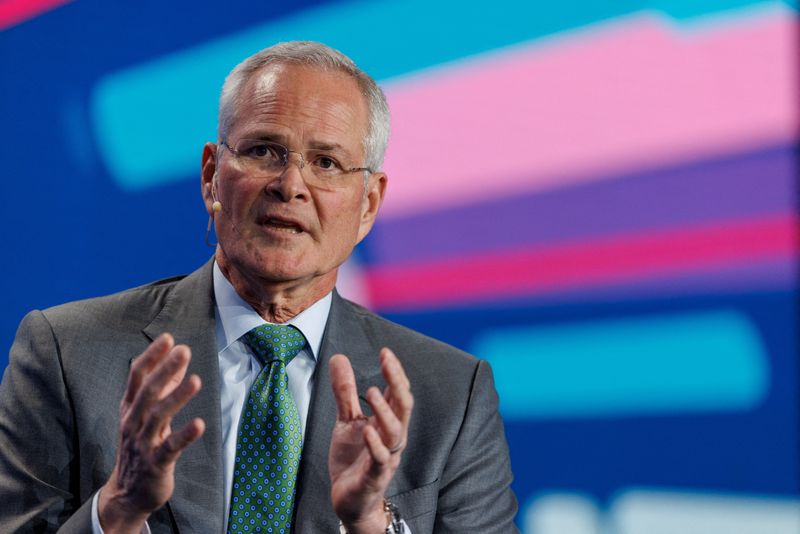 © Reuters. FILE PHOTO: Darren Woods, CEO of ExxonMobil, speaks at the 2023 Milken Institute Global Conference in Beverly Hills, California, U.S., May 1, 2023. REUTERS/Mike Blake/File Photo