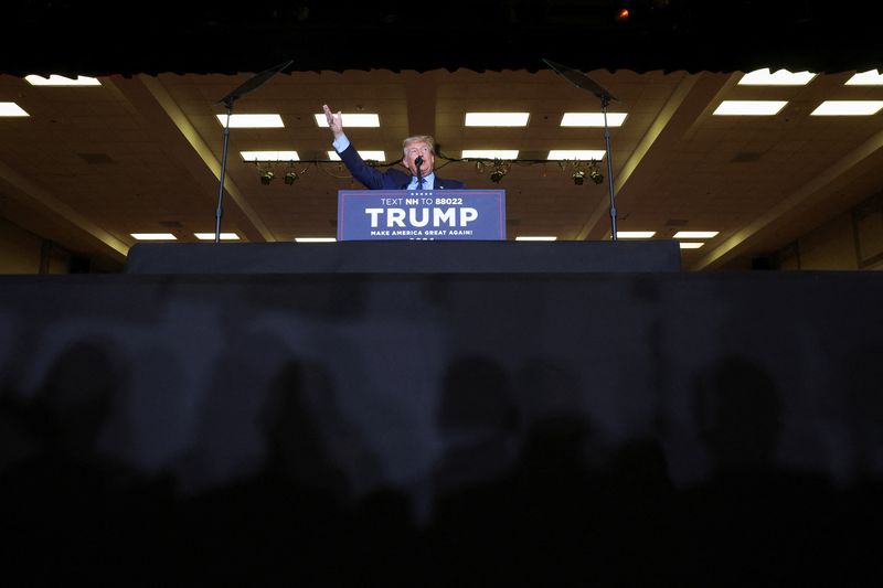 © Reuters. Republican presidential candidate and former U.S. President Donald Trump speaks during a campaign rally in Claremont, New Hampshire, U.S., November 11, 2023. REUTERS/Brian Snyder