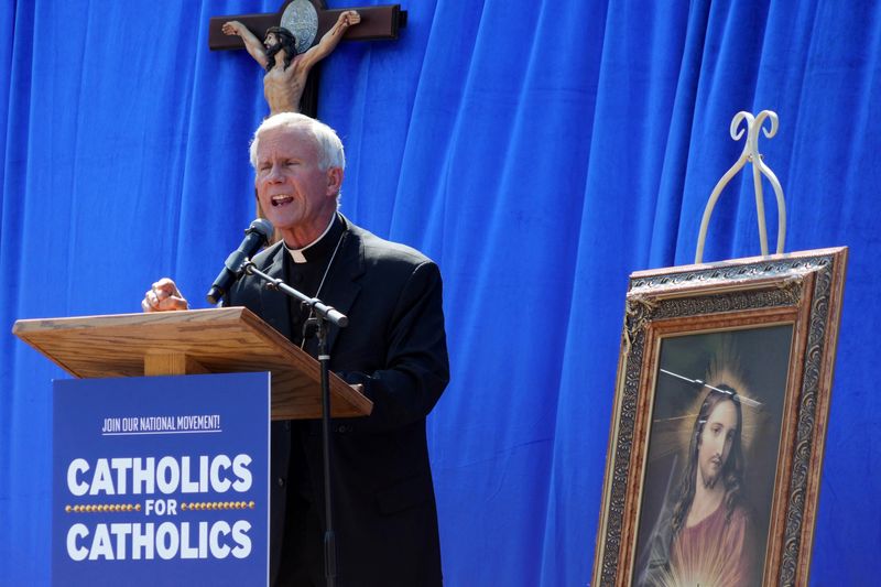 © Reuters. FILE PHOTO: Catholic bishop Joseph Strickland of Tyler, Texas speaks during a rally to protest the Los Angeles Dodgers honoring the pro-LGBTQ+ group Sisters of Perpetual Indulgence during LGBTQ+ Pride Night at Dodger Stadium in Los Angeles, California, U.S. June 16, 2023.  Kirby Lee-USA TODAY Sports via REUTERS